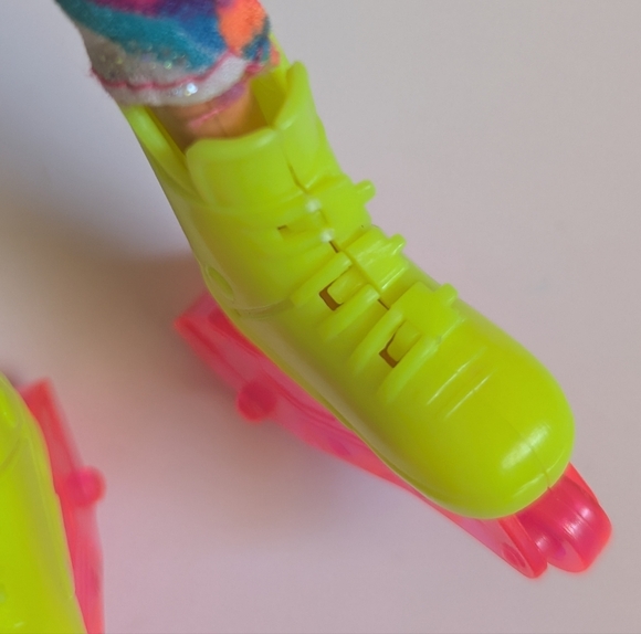 vintage 1994 Hot Skatin Barbie - Picture 11 of 12